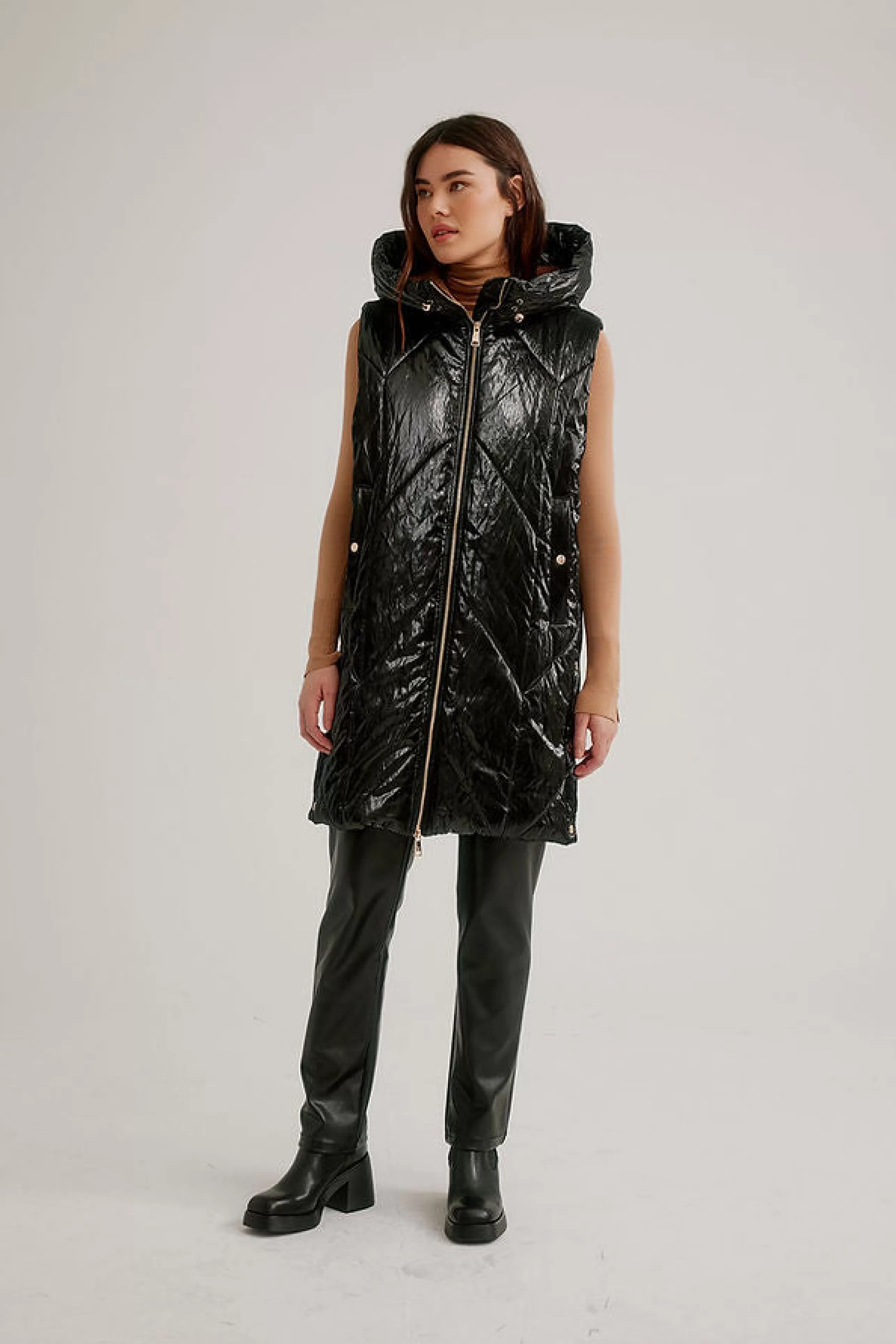 NIKKI JONES Athelisure^Quilted Shiny Long Hooded Vest In Black