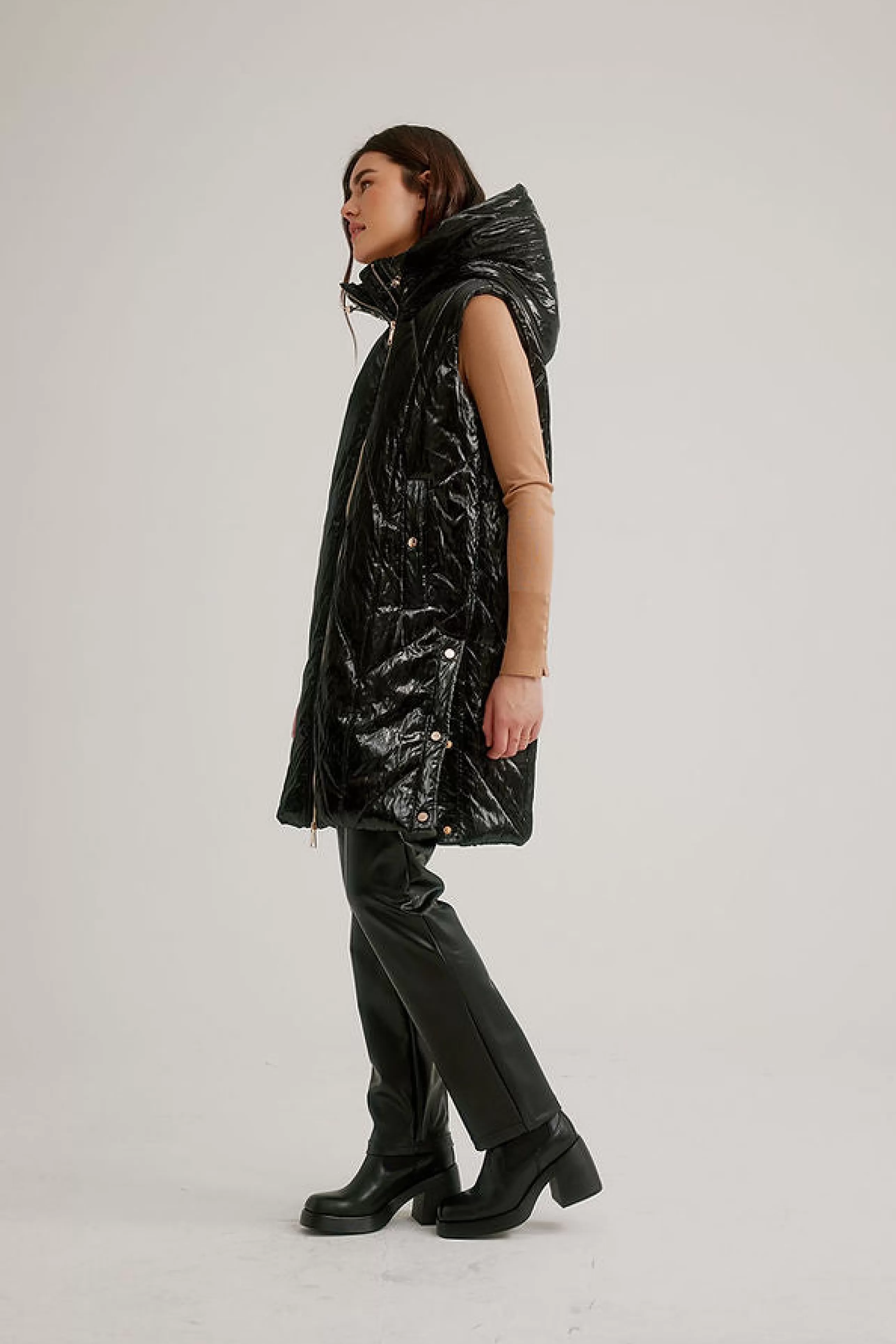 NIKKI JONES Athelisure^Quilted Shiny Long Hooded Vest In Black